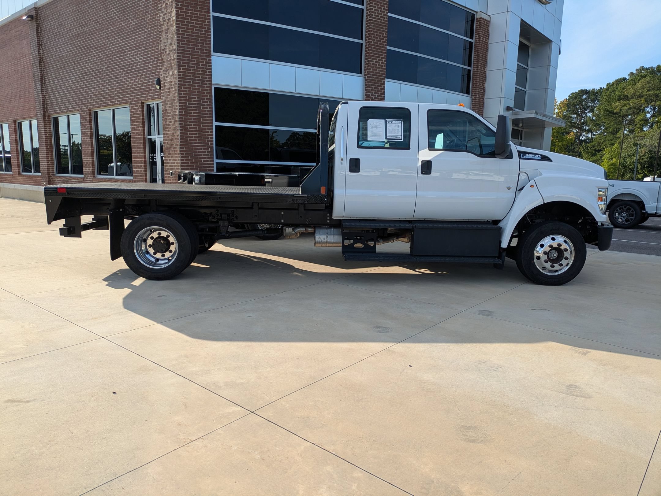 Used 2021 Ford F650 2WD Crew Cab Super Duty image 3