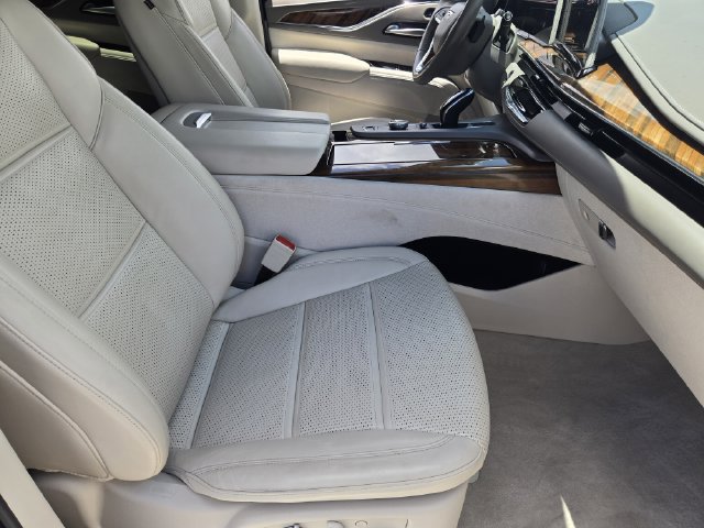 Used 2024 Cadillac Escalade ESV Sport Platinum AWD/4WD image 15