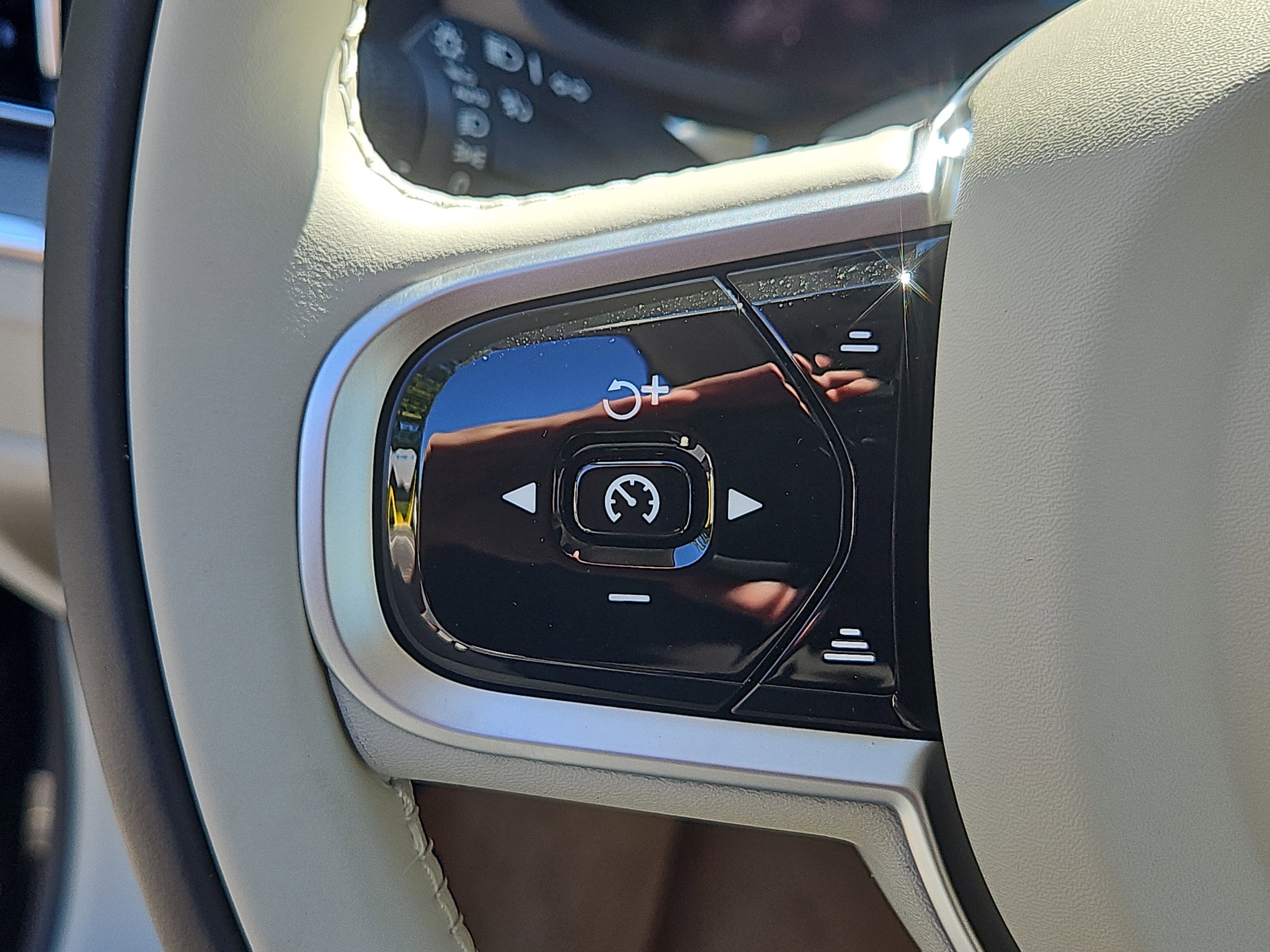 New 2026 Volvo V60 B5 Cross Country Plus w/ Protection Package Premier image 15