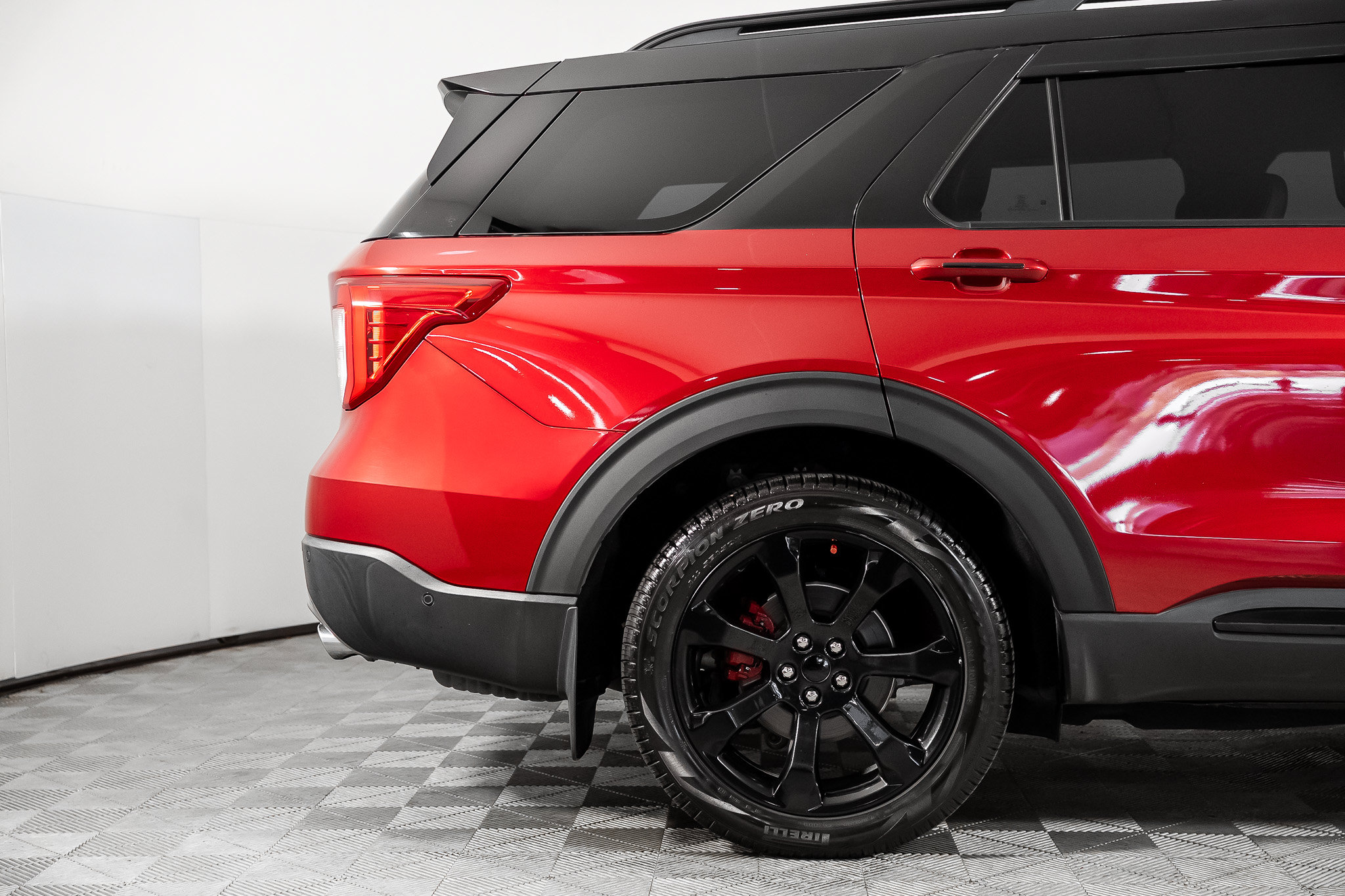 Used 2020 Ford Explorer Platinum w/ Premium Technology Package AWD/4WD image 32