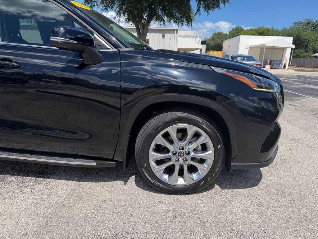 Used 2022 Toyota Highlander Limited FWD image 13