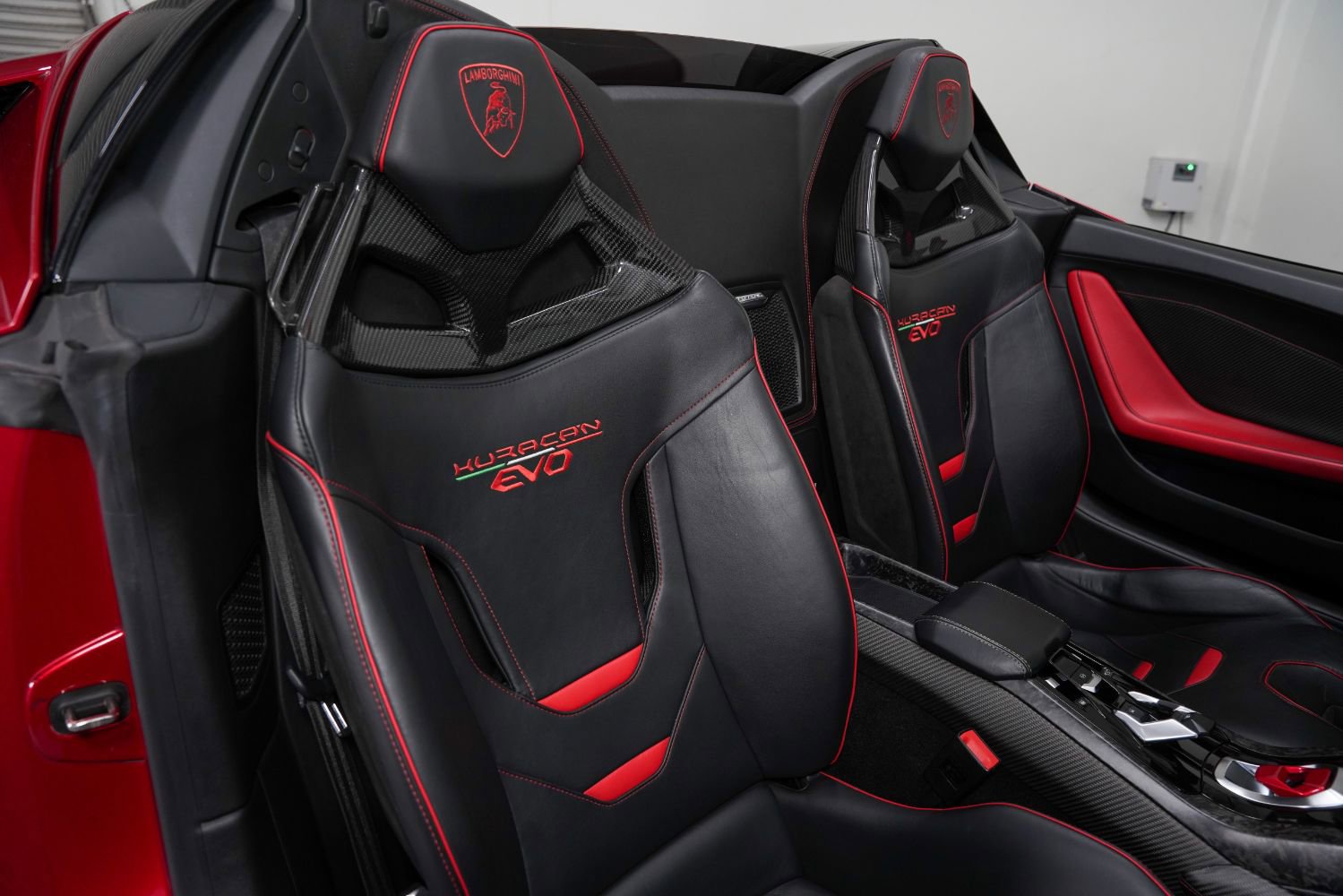 Used 2021 Lamborghini Huracan EVO AWD/4WD image 27