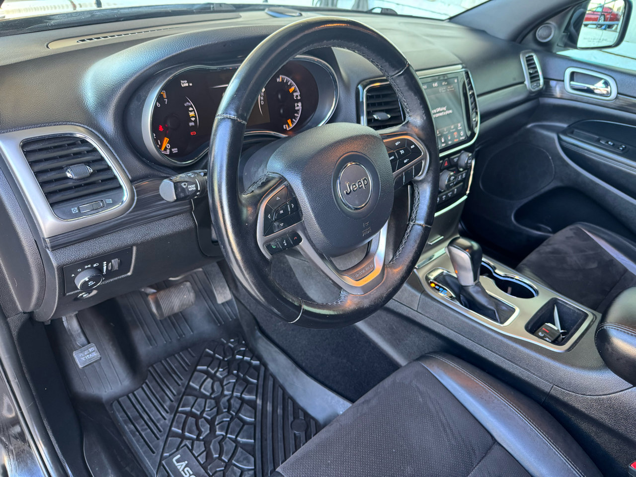 Used 2021 Jeep Grand Cherokee Laredo X image 12