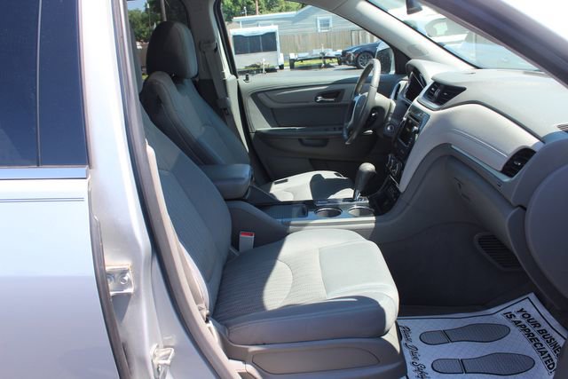 Used 2017 Chevrolet Traverse LT FWD image 14