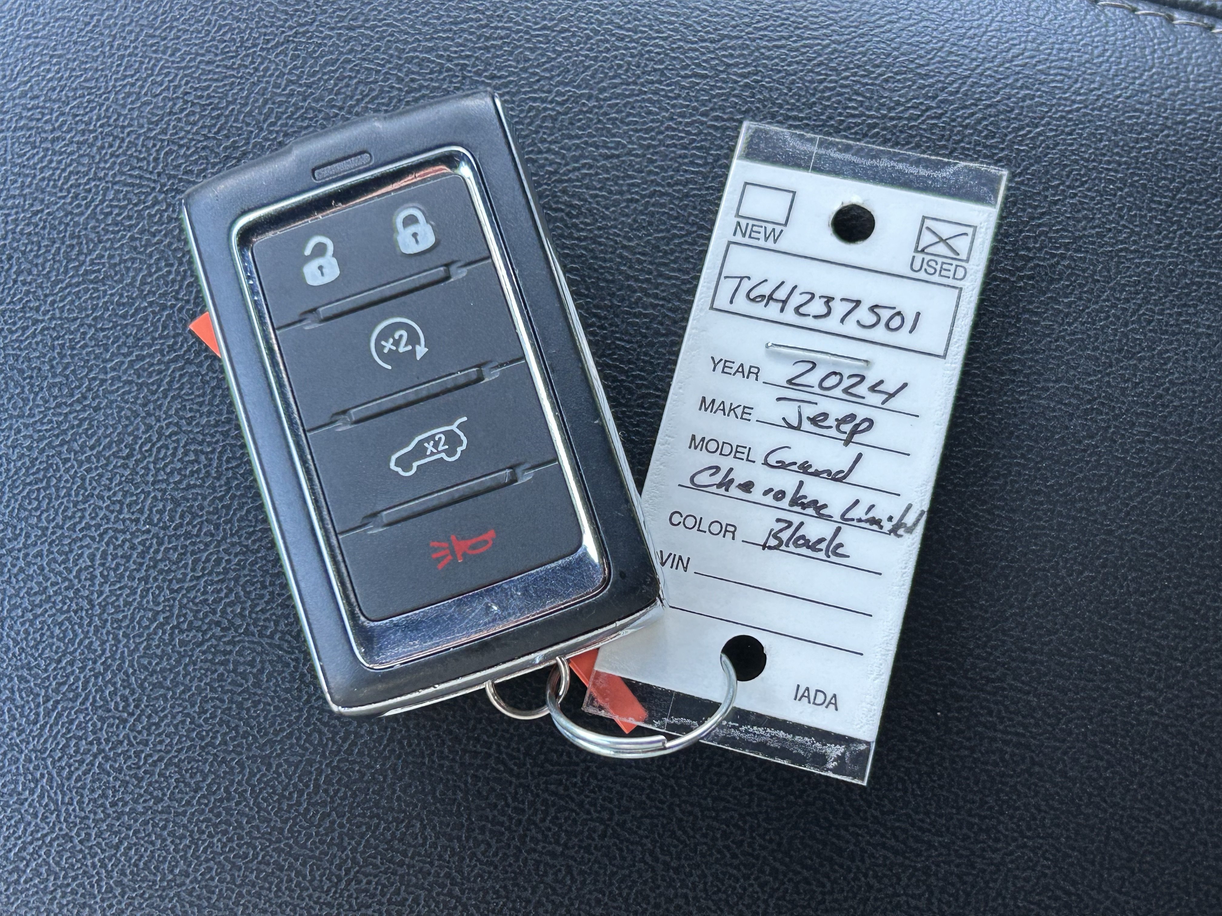 Used 2024 Jeep Grand Cherokee Limited AWD/4WD image 37