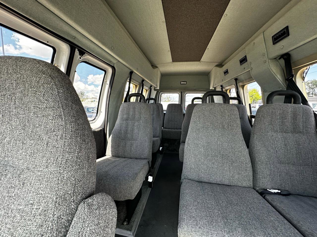 Used 2004 Ford E-250 and Econoline 250 Extended RWD image 35