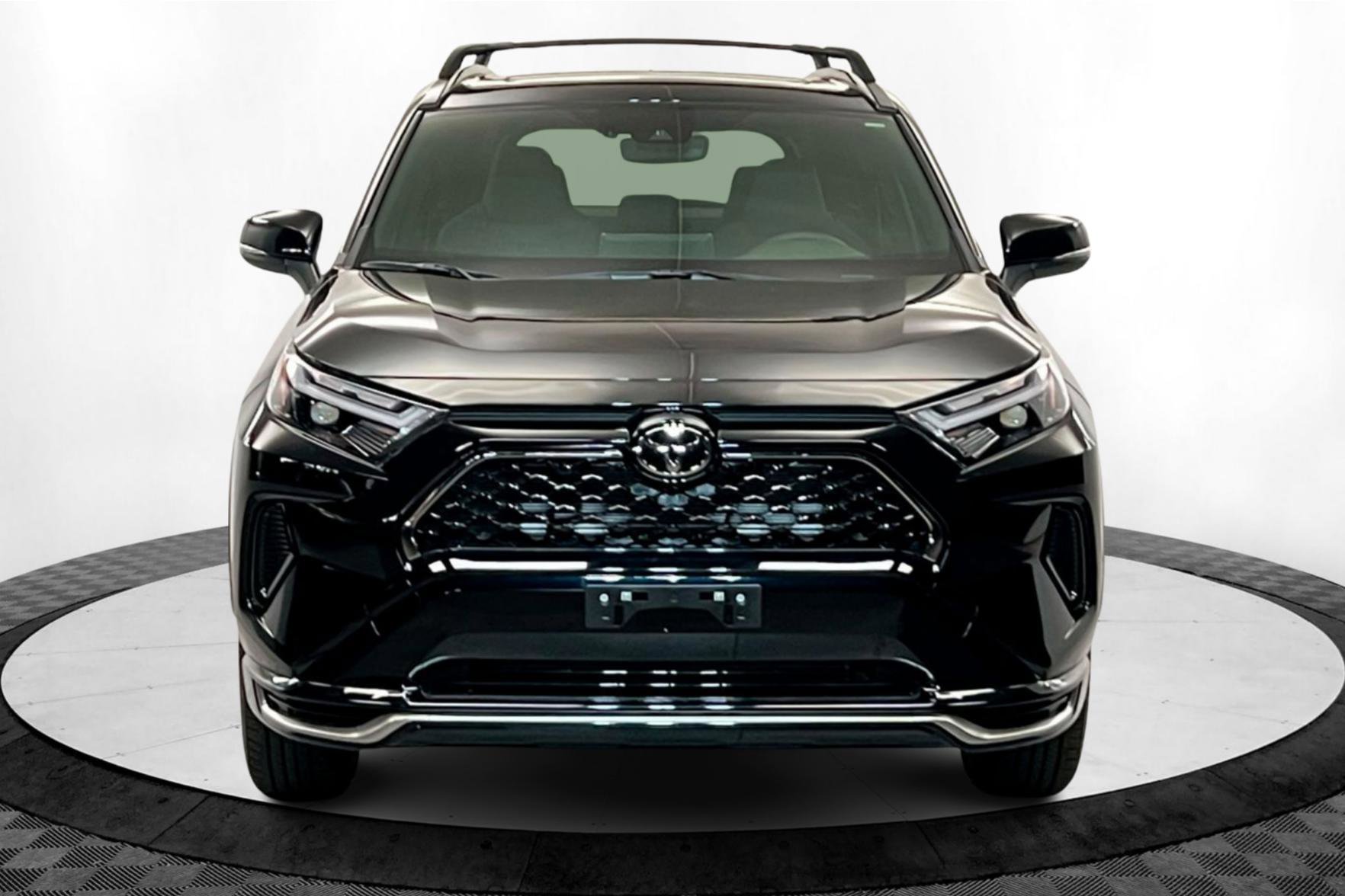 Used 2025 Toyota RAV4 SE w/ Weather & Moonroof Package image 7