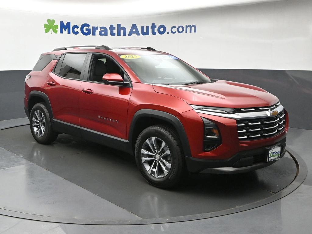 Used 2025 Chevrolet Equinox LT w/ Convenience Package II AWD/4WD image 2