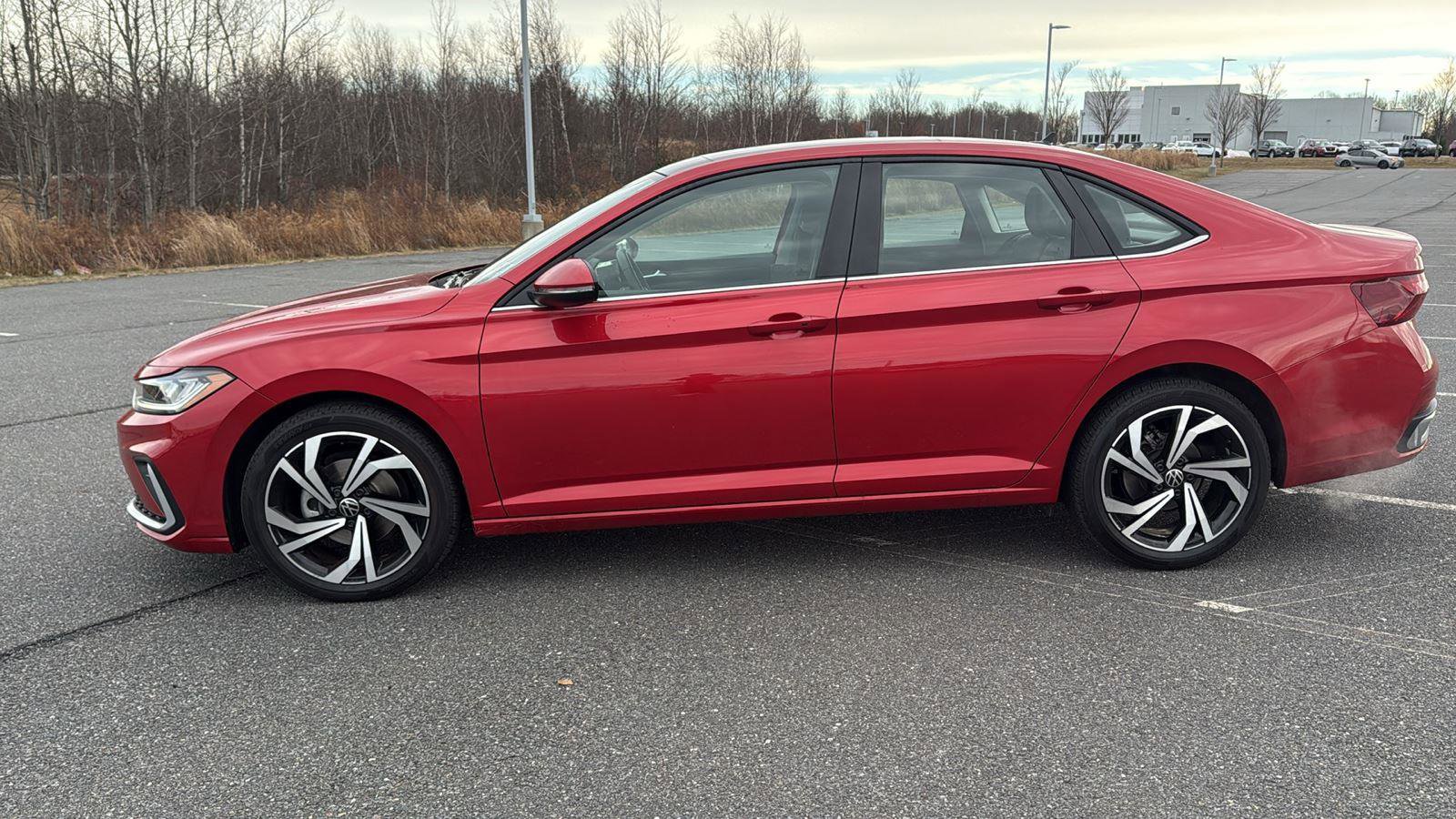 Used 2025 Volkswagen Jetta SEL image 13