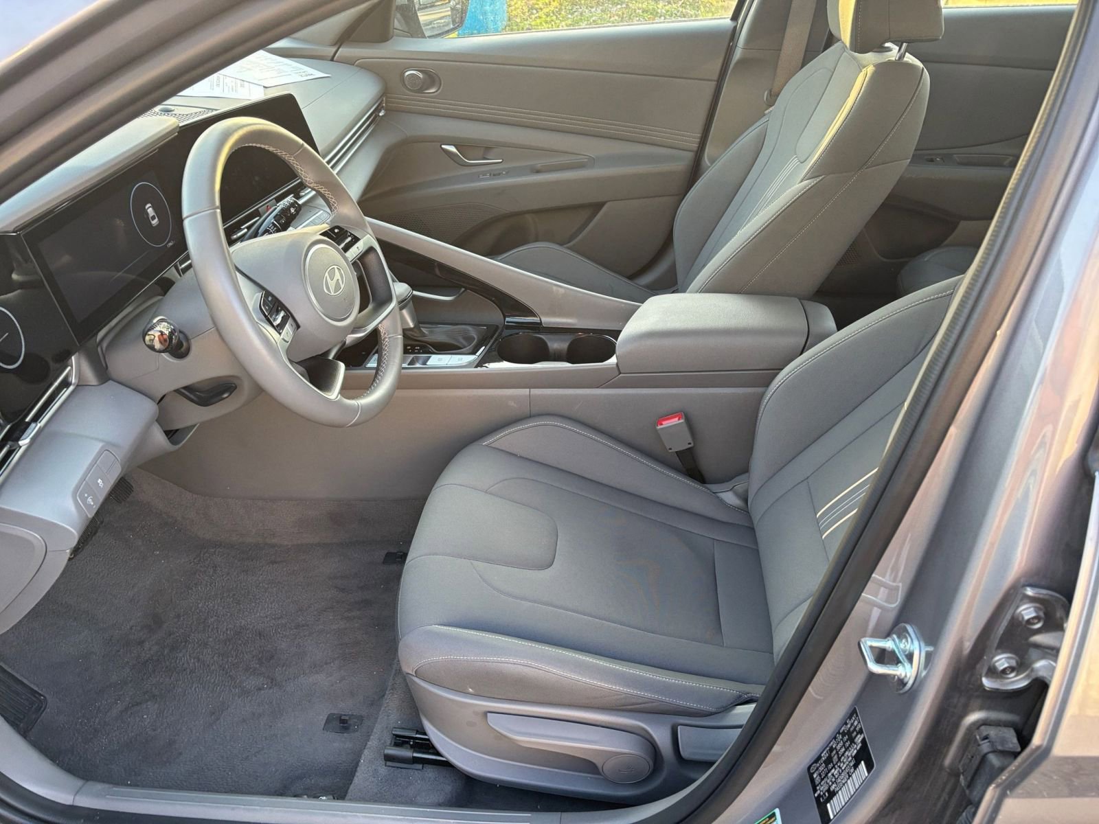 Used 2025 Hyundai Elantra SEL image 27