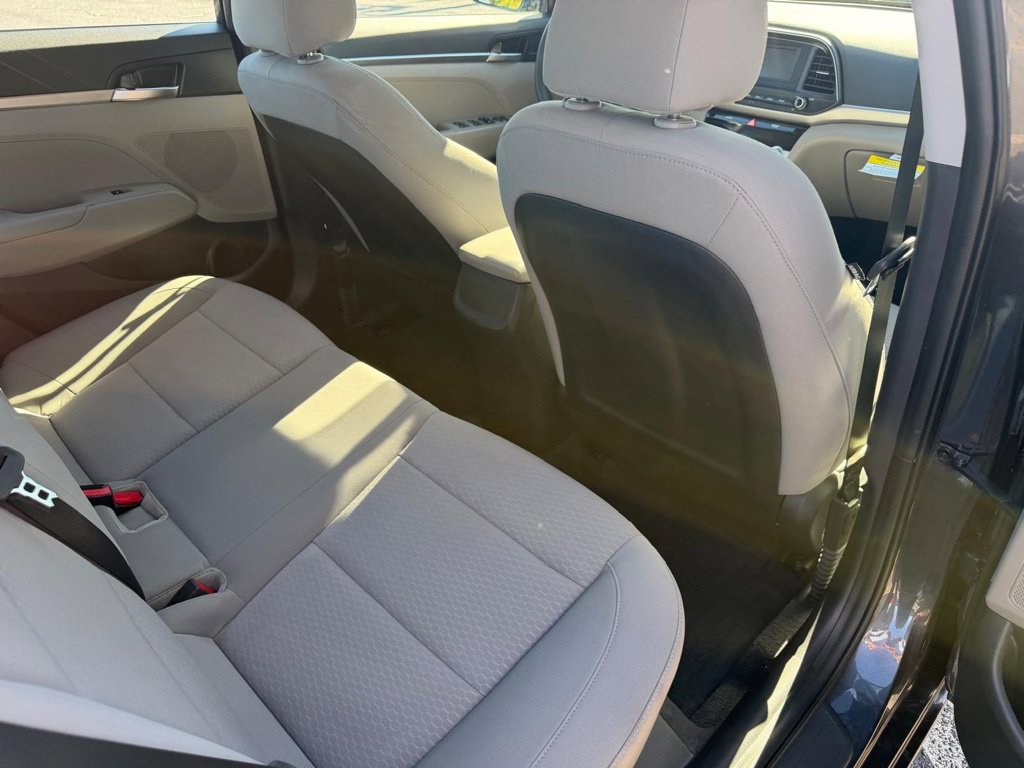 Used 2020 Hyundai Elantra SE FWD image 28