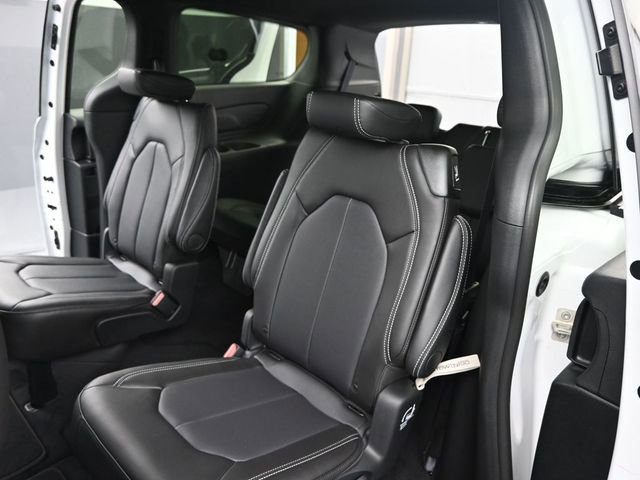 New 2025 Chrysler Voyager LX FWD image 20