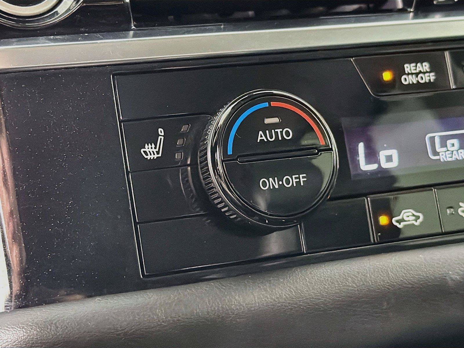 Used 2023 Nissan Pathfinder SL AWD/4WD image 25