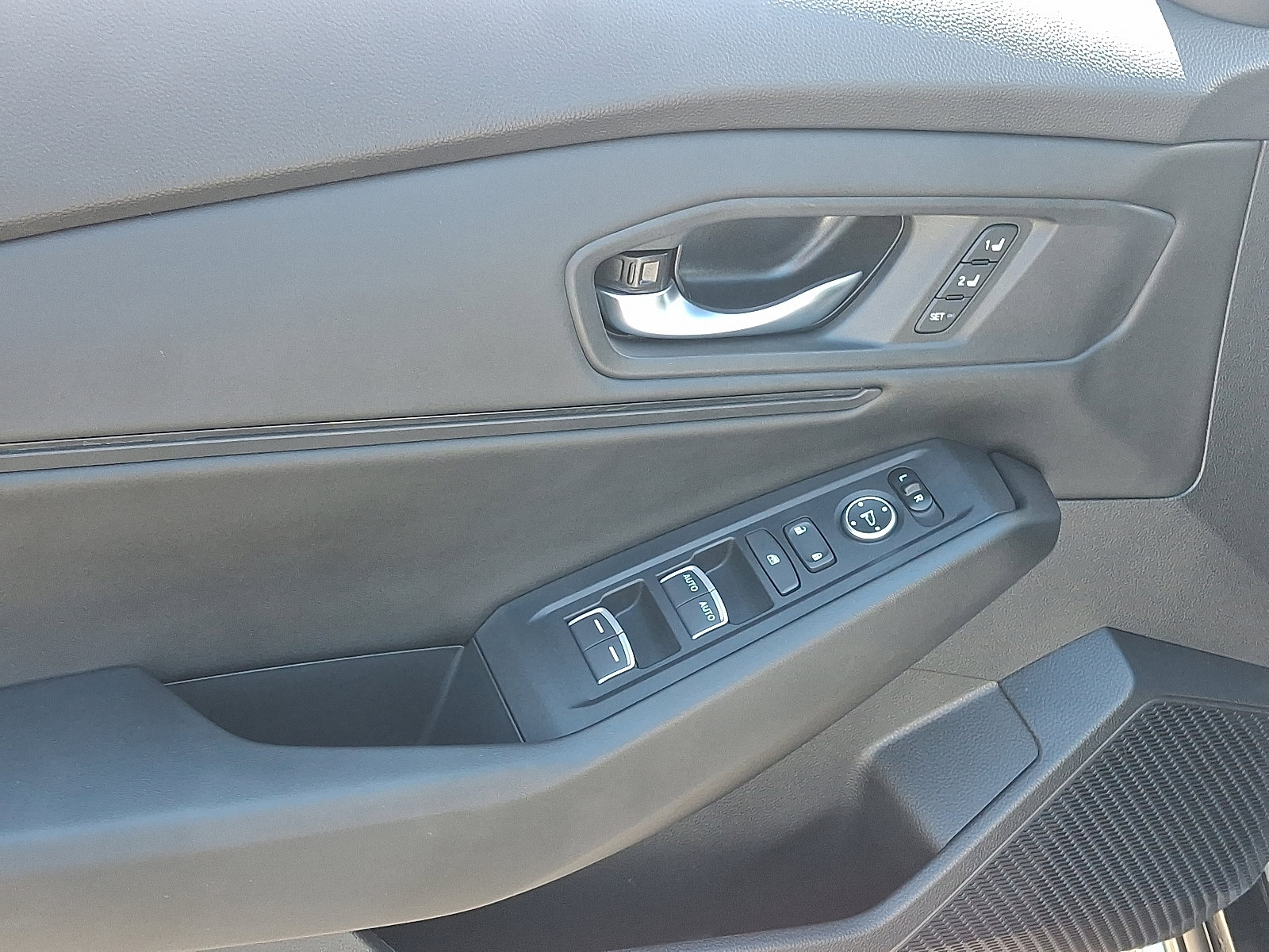 Used 2025 Honda Accord EX-L image 15