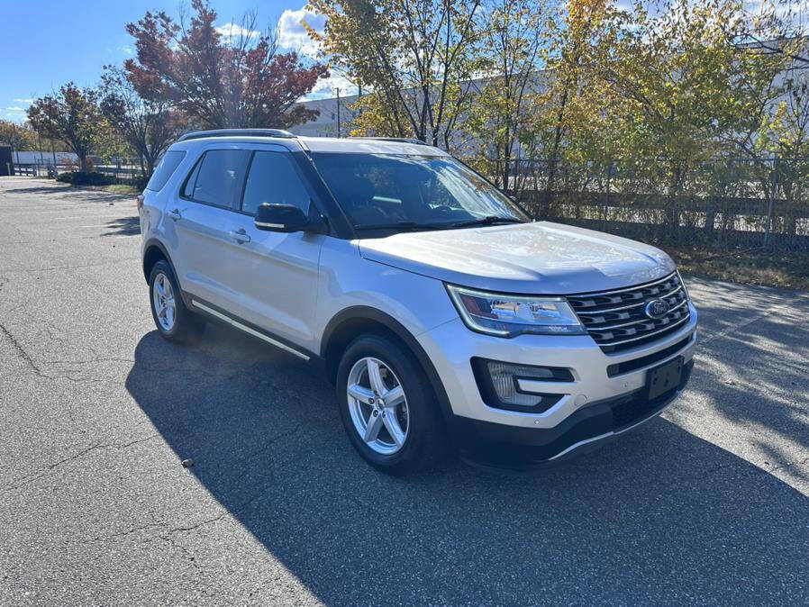 Used 2016 Ford Explorer XLT w/ Equipment Group 202A image 10