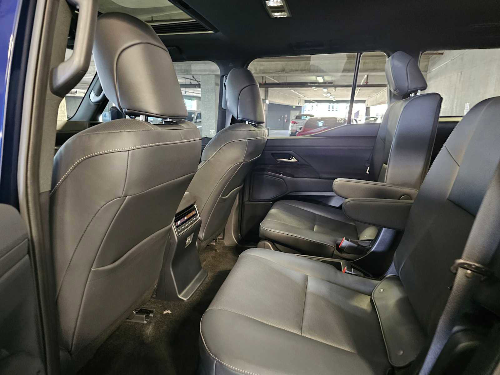 Used 2024 Lexus GX 550 w/ Accessory Package (Z1) image 35