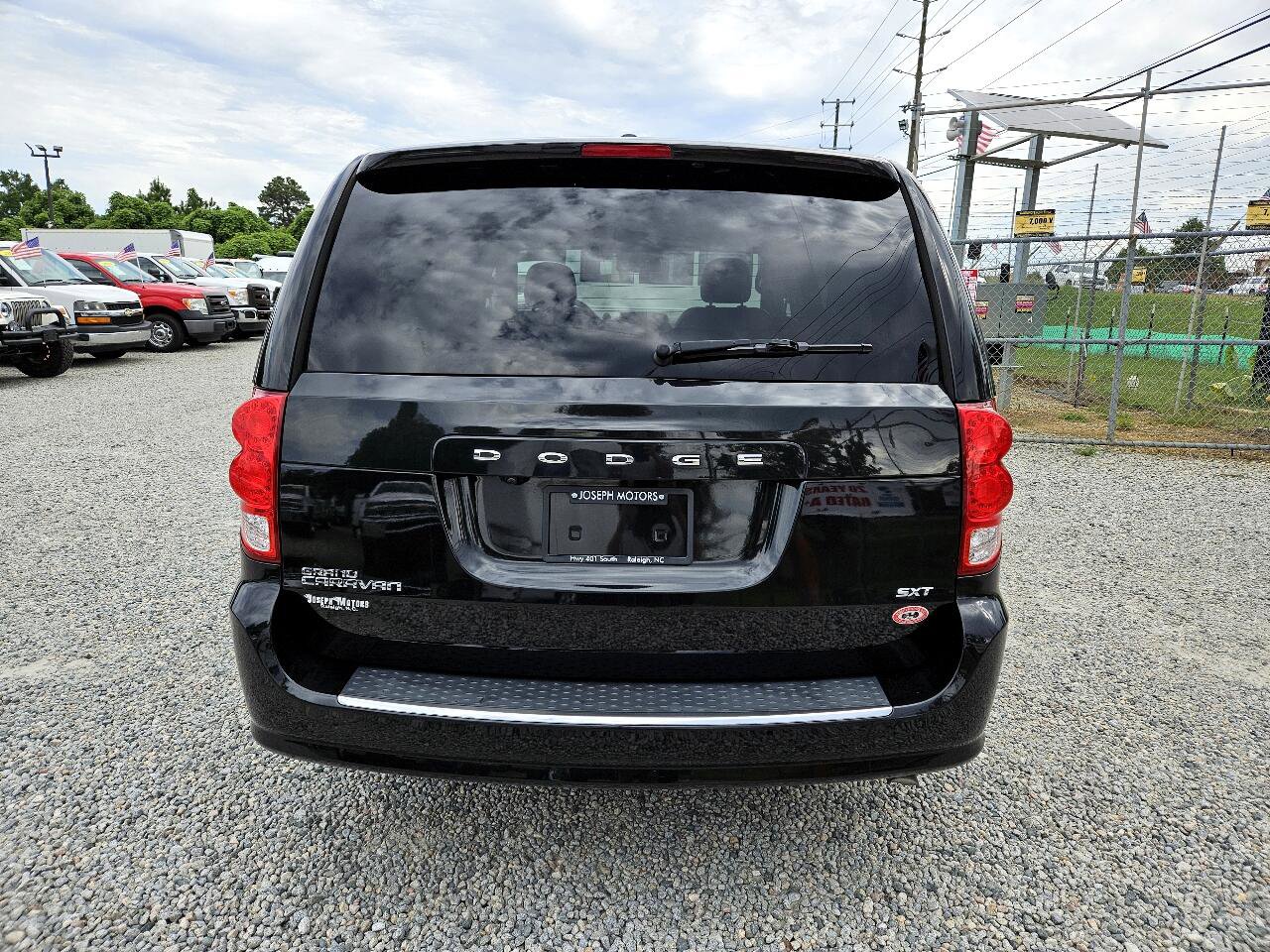 Used 2019 Dodge Grand Caravan SXT image 4