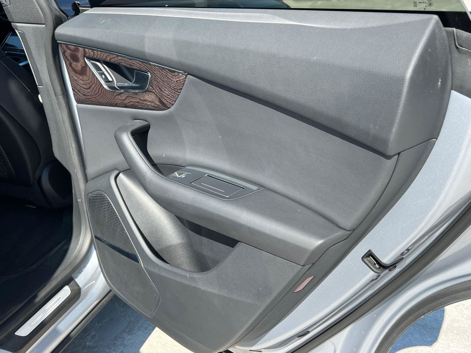 Used 2019 Audi Q8 Premium Plus AWD/4WD image 16