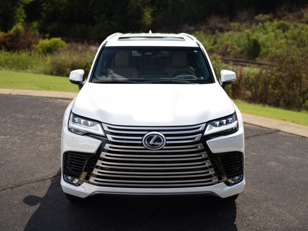 Used 2025 Lexus LX 600 4WD w/ Accessory Package (2T) image 11