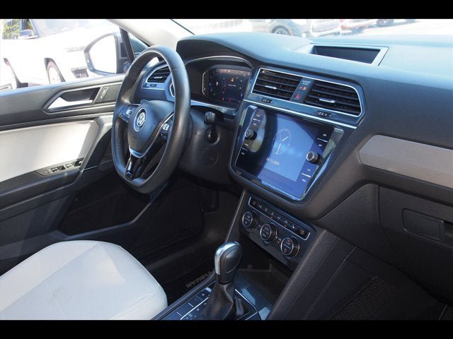 Used 2020 Volkswagen Tiguan SEL FWD image 10