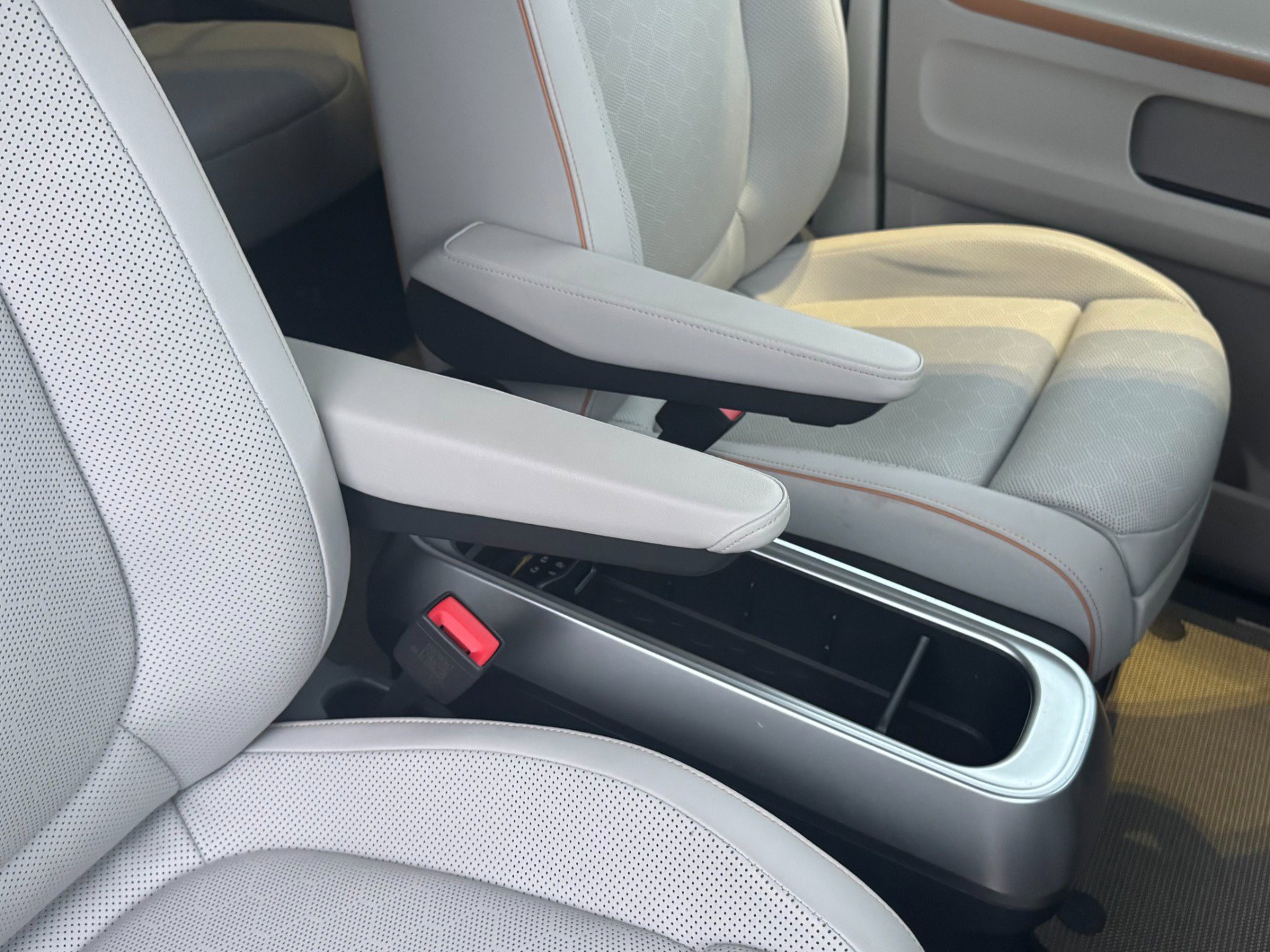 Used 2025 Volkswagen ID. Buzz Pro S Plus image 34