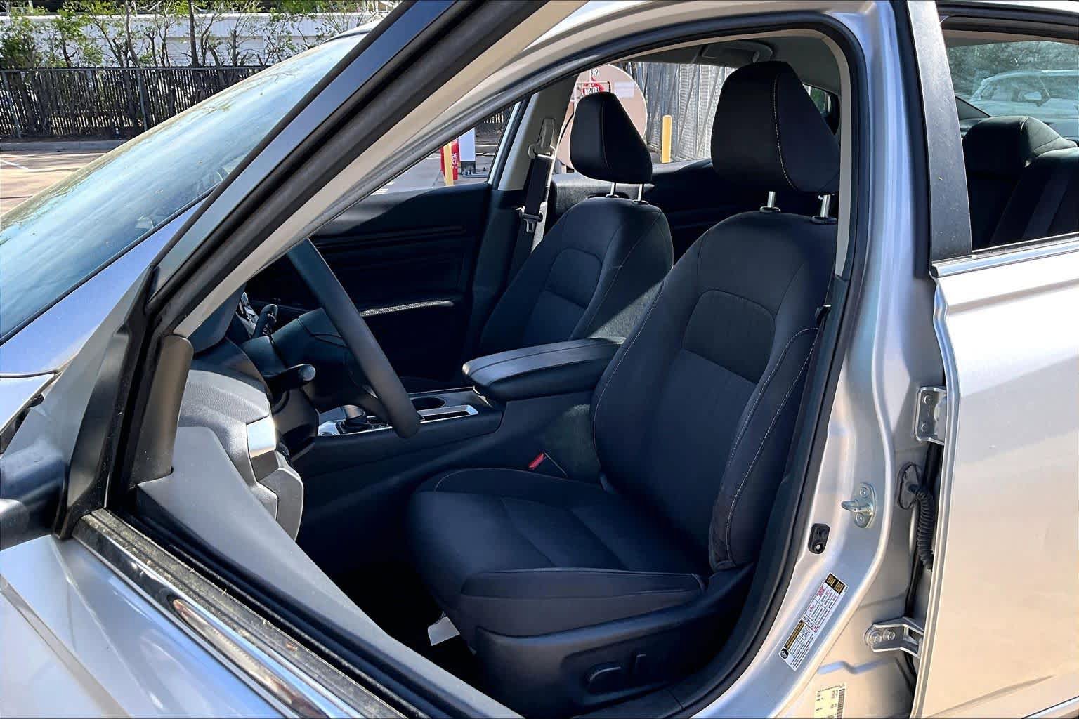 Used 2022 Nissan Pathfinder SV w/ Cargo Package image 8