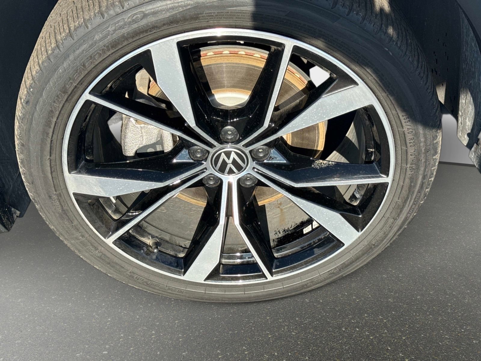 Used 2024 Volkswagen Tiguan SEL R-Line image 9