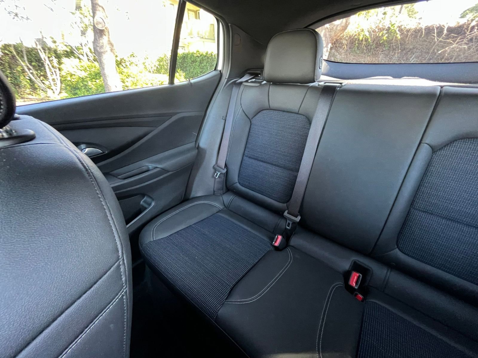 Used 2025 Buick Envista Preferred image 38