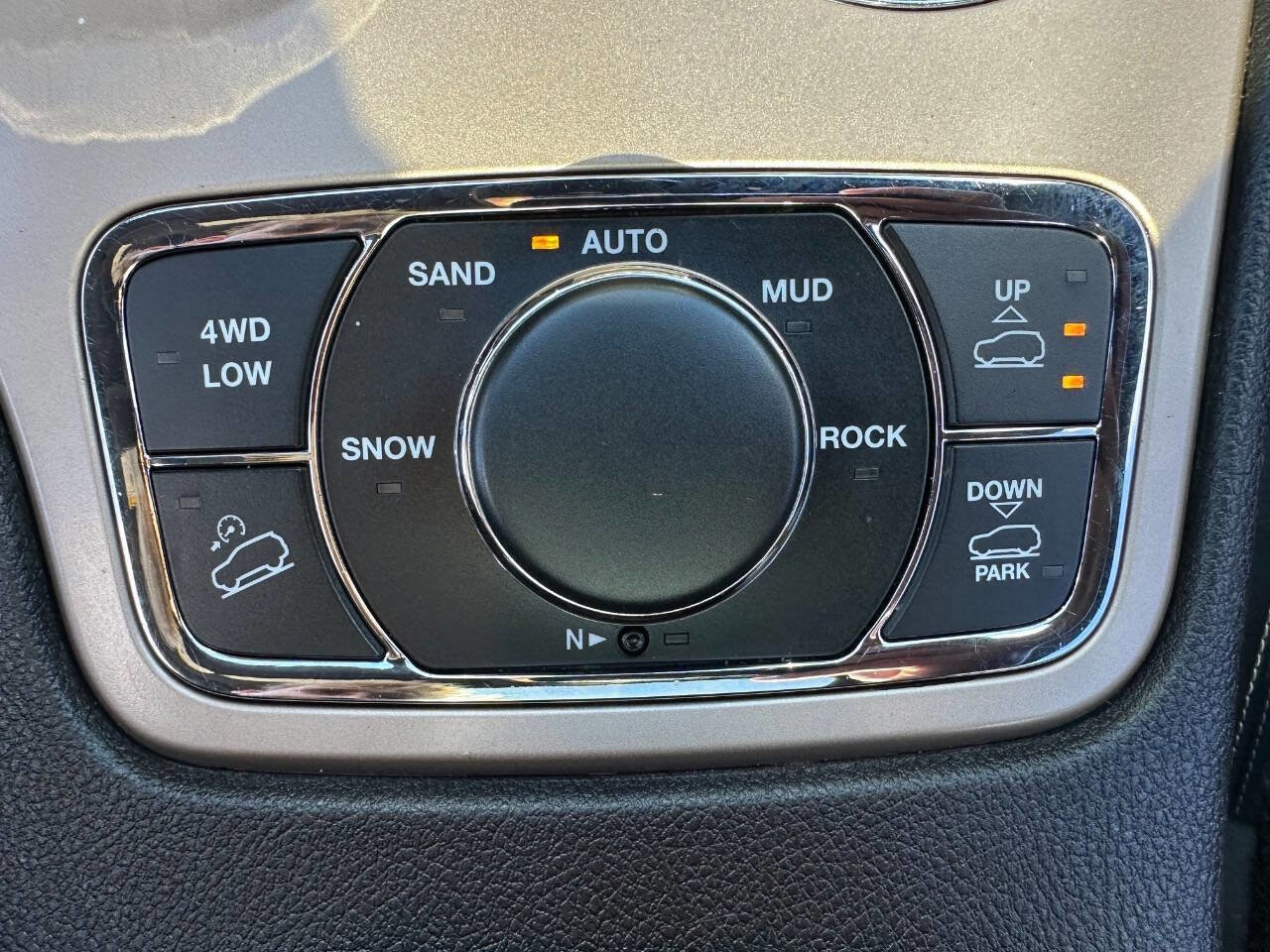 Used 2014 Jeep Grand Cherokee Overland image 33