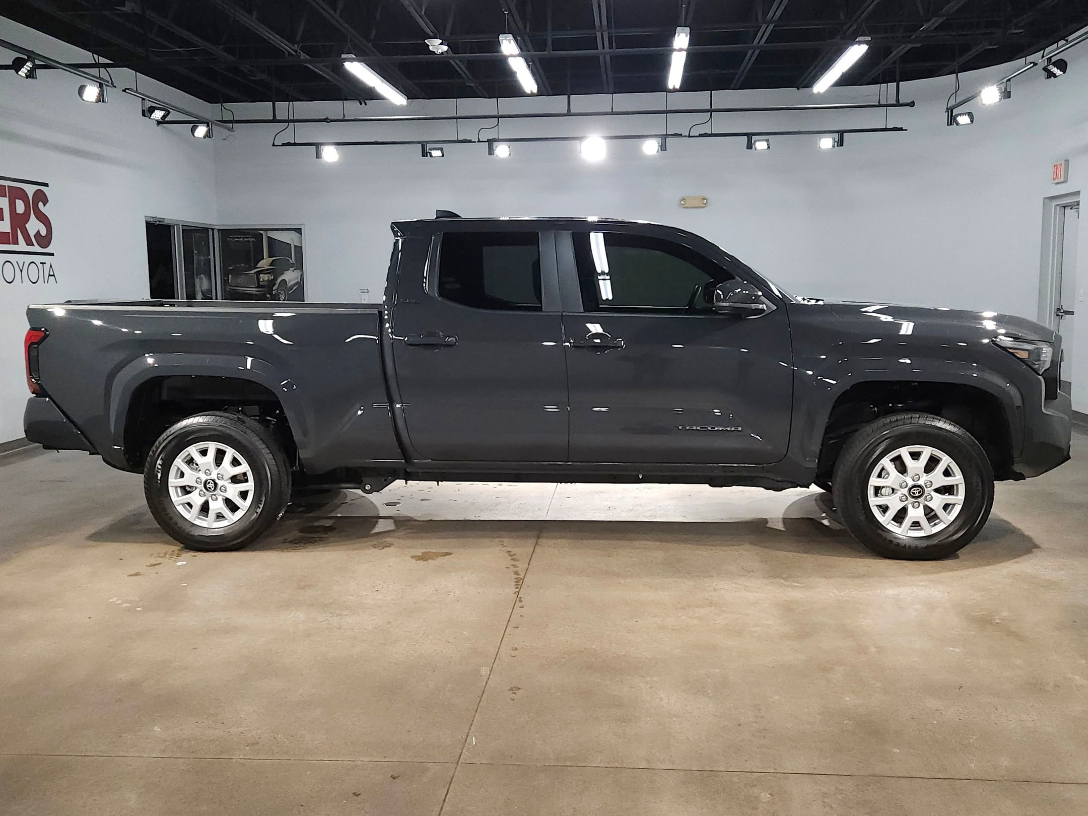 Used 2025 Toyota Tacoma SR5 image 8