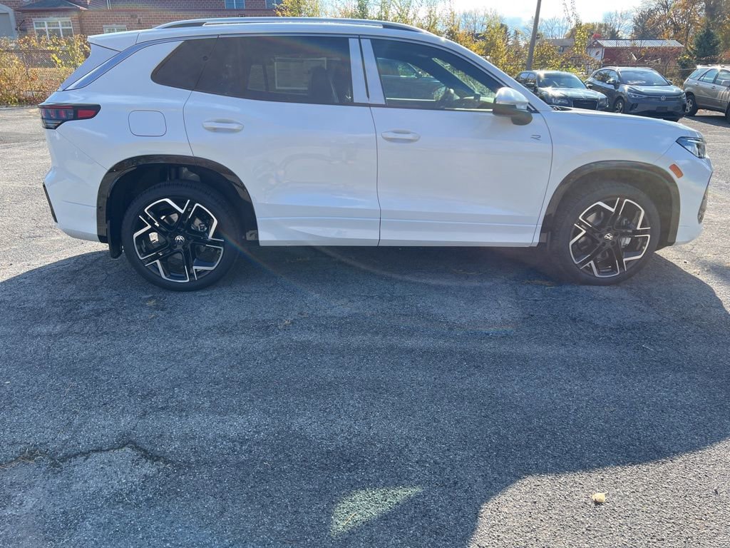 New 2026 Volkswagen Tiguan SEL R-Line image 5