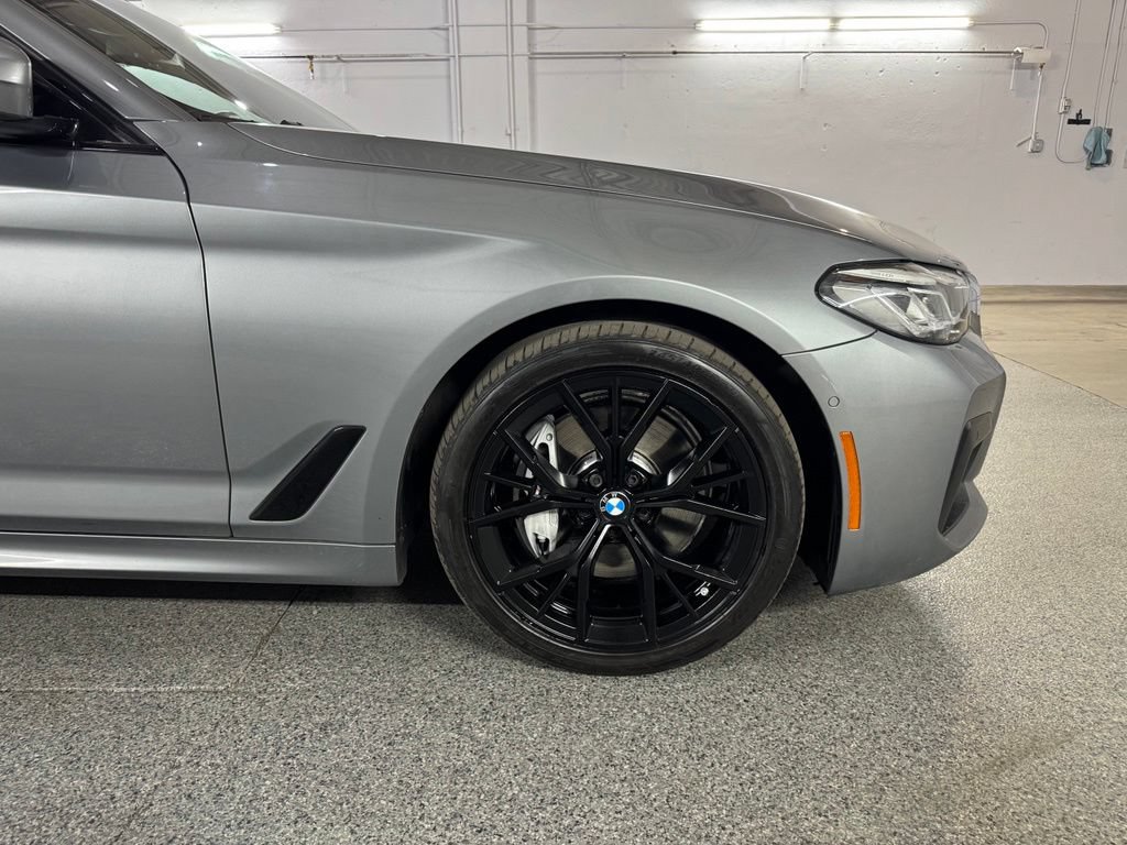 Used 2023 BMW 540i xDrive w/ M Sport Package AWD/4WD image 4