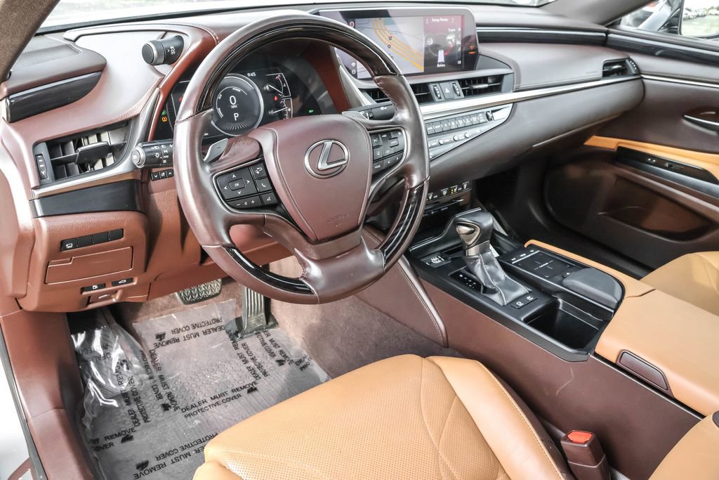 Used 2020 Lexus ES 300h 300h Luxury w/ Accessory Package 2 image 4