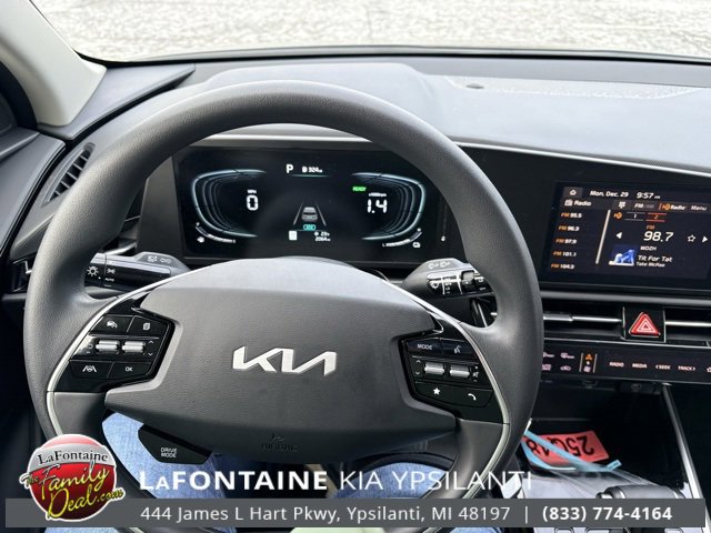 Certified 2025 Kia Niro LX image 13