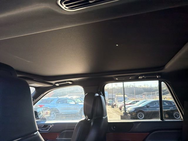 Used 2023 Lincoln Navigator Reserve AWD/4WD image 11