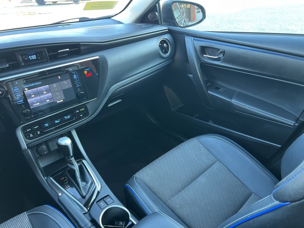 Used 2018 Toyota Corolla SE w/ SE Premium Package image 25