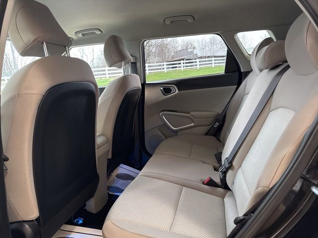 Used 2022 Kia Soul LX image 27