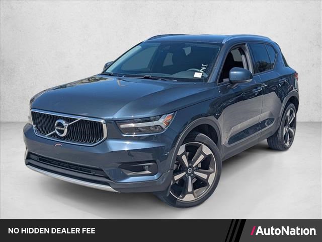 Used 2022 Volvo XC40 T5 Momentum w/ Premium Package
