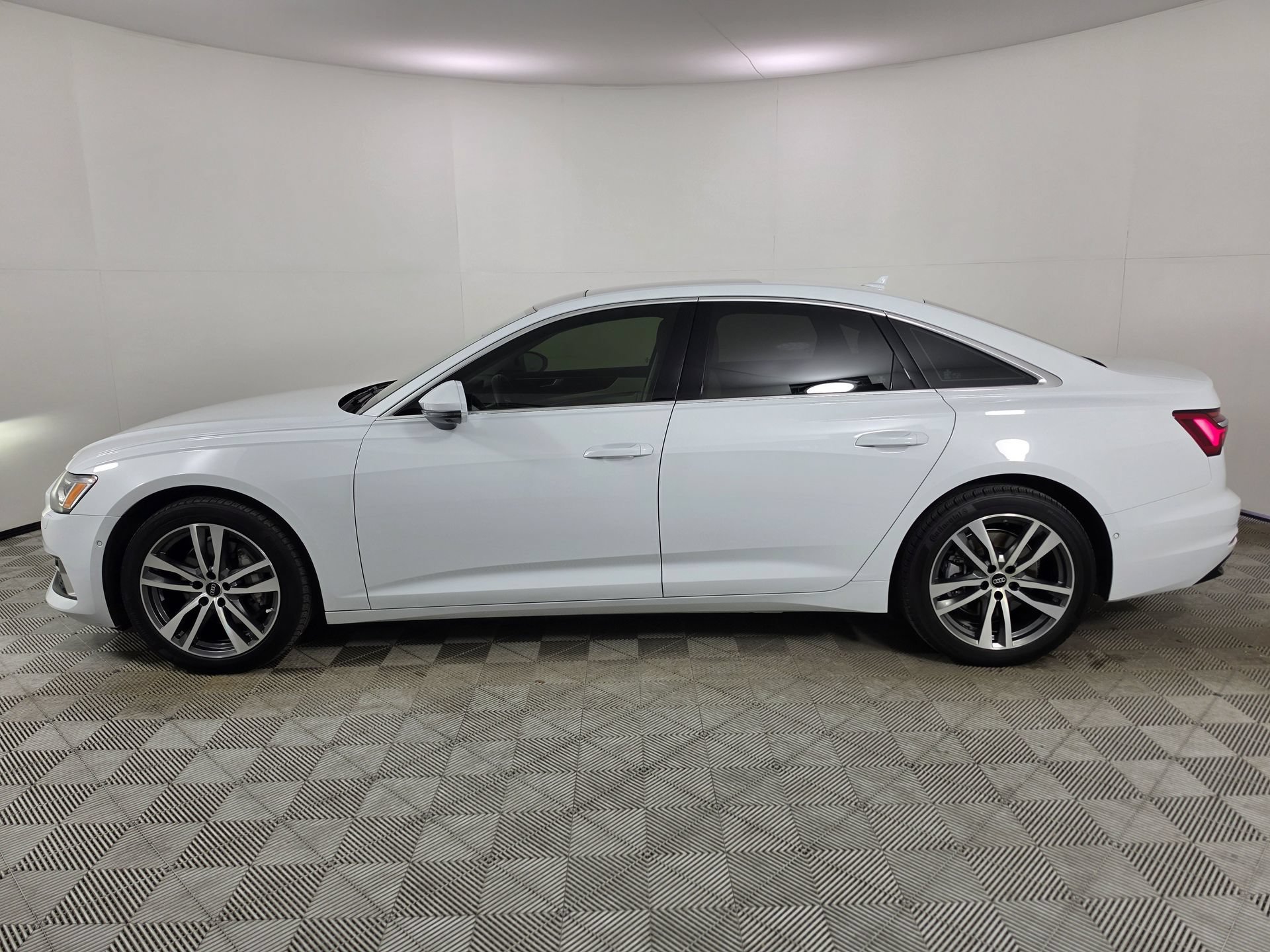 Used 2023 Audi A6 Premium Plus w/ Premium Plus Package AWD/4WD image 4