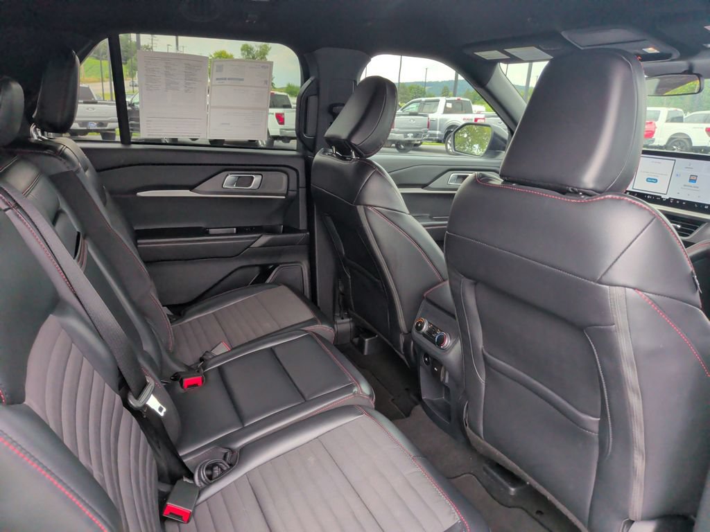 Certified 2025 Ford Explorer ST-Line w/ ST-Line Street Pack AWD/4WD image 17