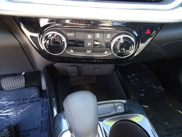 Certified 2024 Chevrolet Trax LT w/ Driver Confidence Package image 12