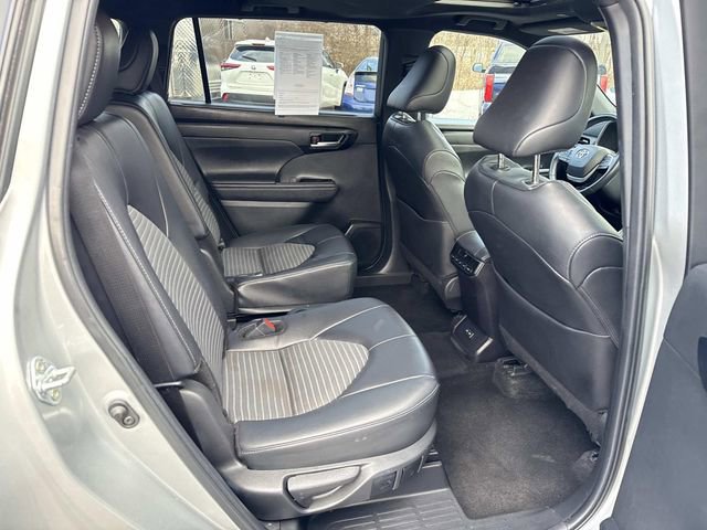 Used 2024 Toyota Highlander XSE image 11