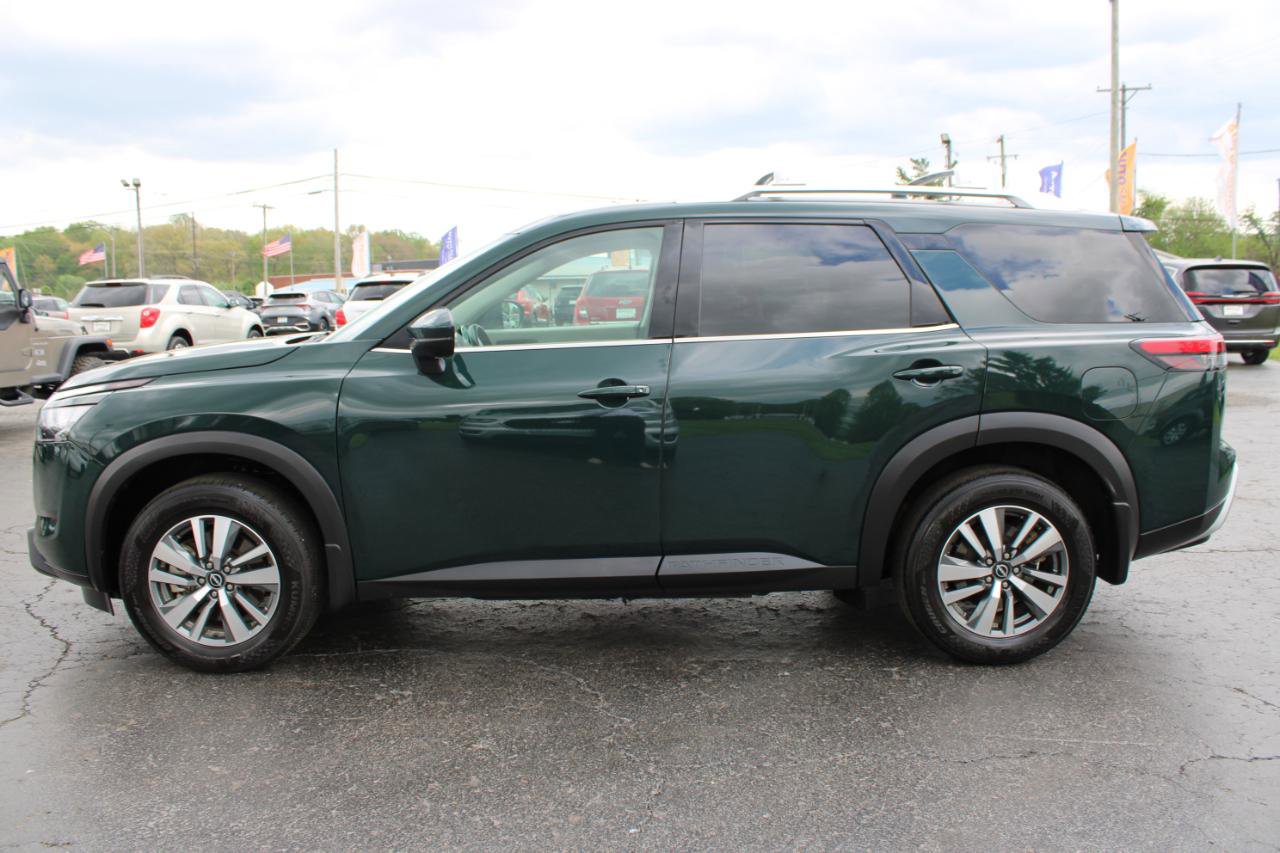 Used 2025 Nissan Pathfinder SL AWD/4WD image 13