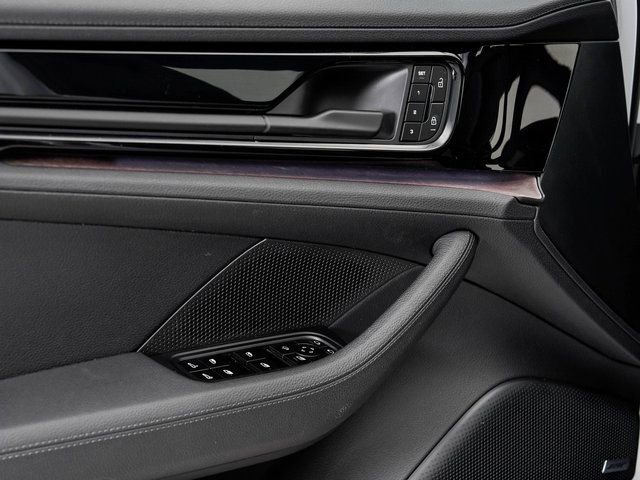 Certified 2025 Porsche Panamera 4 image 8