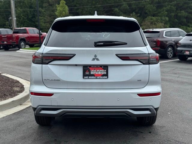 New 2025 Mitsubishi Outlander SE image 9