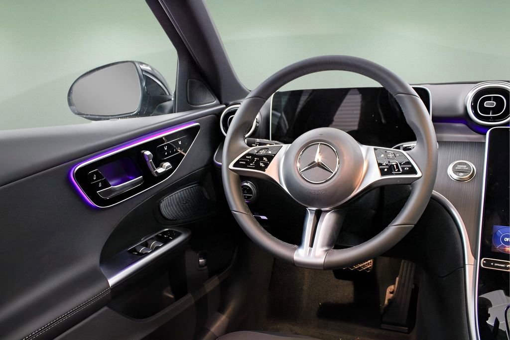 Used 2025 Mercedes-Benz C 300 Sedan image 23