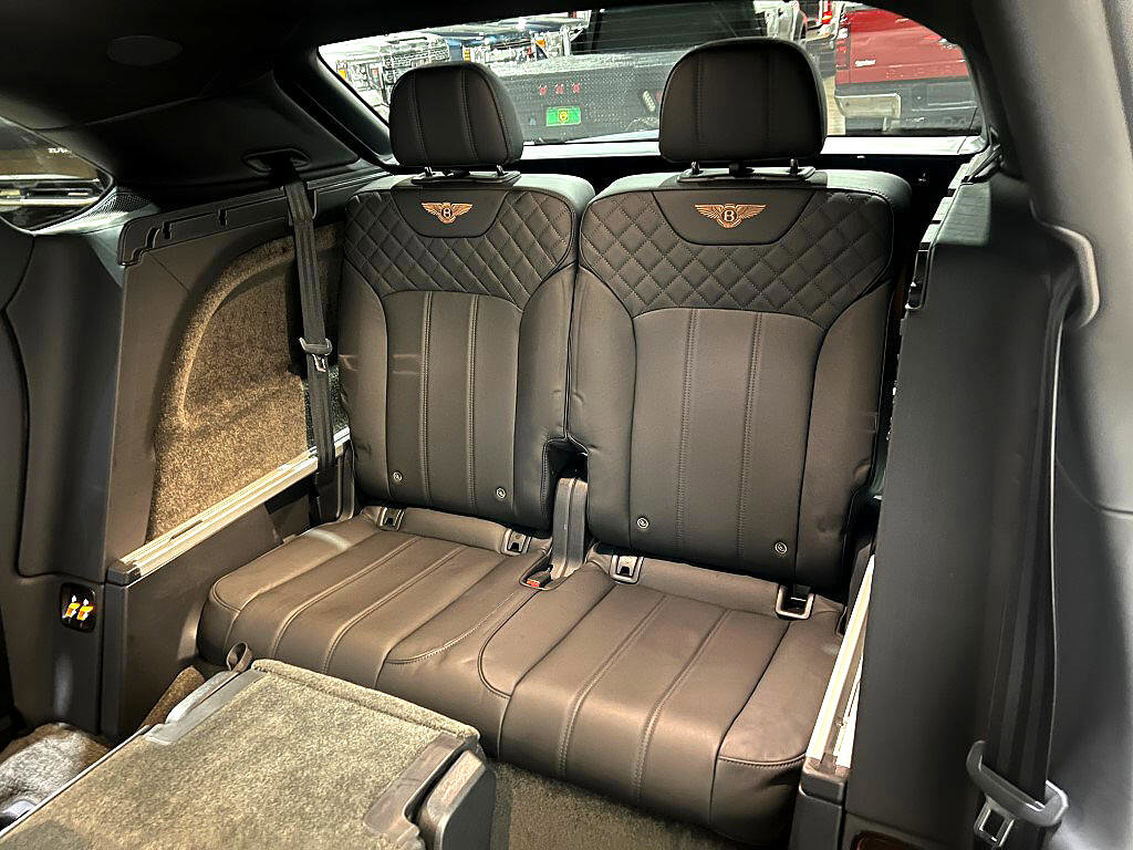 Used 2019 Bentley Bentayga image 17