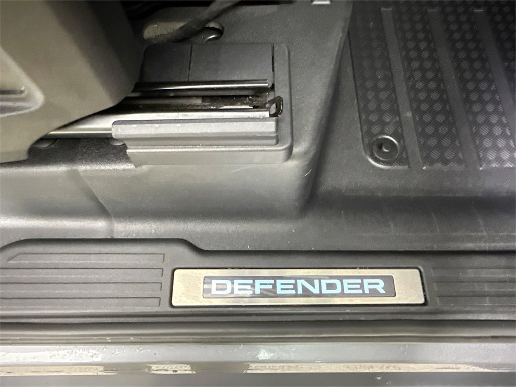 Used 2022 Land Rover Defender 90 X-Dynamic S image 30