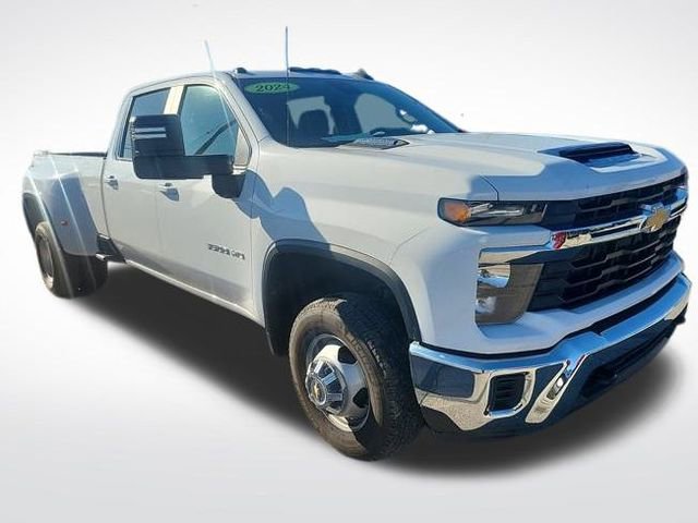 Used 2024 Chevrolet Silverado 3500 LT image 4