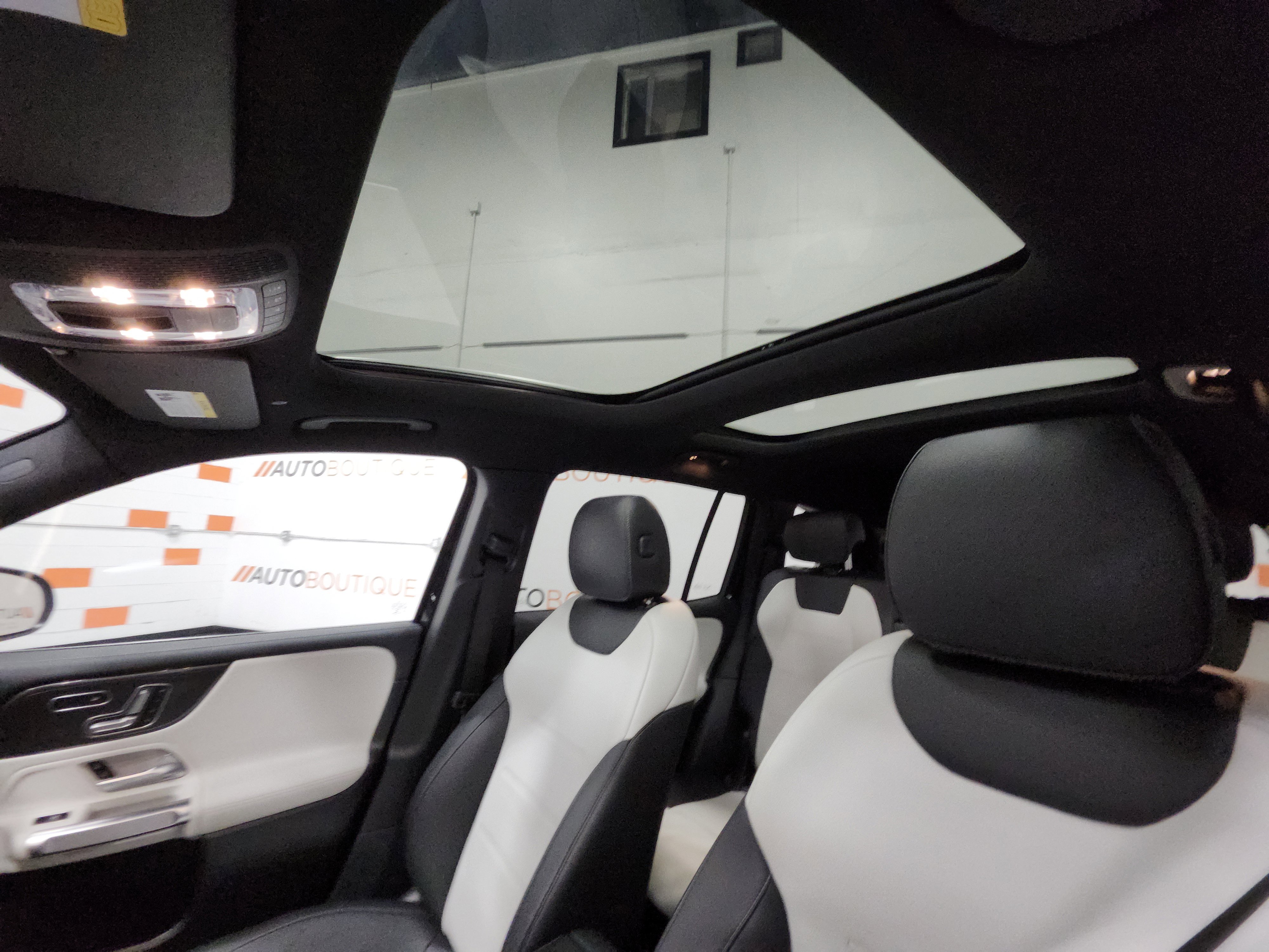 Used 2021 Mercedes-Benz GLB 250 4MATIC image 2